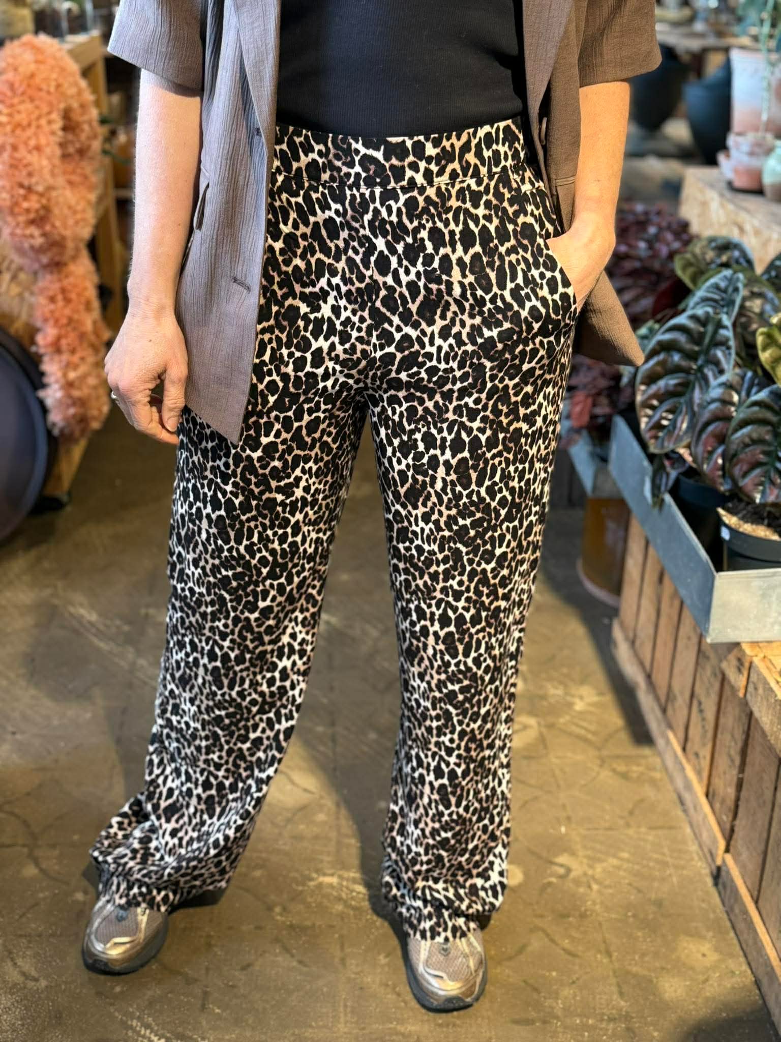 VMEASY Trousers - Black